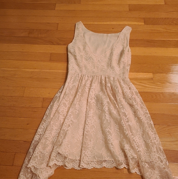 Zara Lace Dress - Picture 6 of 7